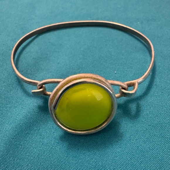Jewelry - Elegant Silver Bracelet with Lime Green Stone